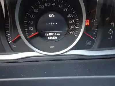 Здавання транспортного засобу volvo v60 kombi momentum року 2015 потужний d4204t9