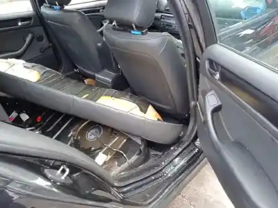 Здавання транспортного засобу bmw serie 3 berlina (e46) 320d року 2004 потужний 204d4