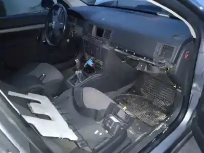 Véhicule à la ferraille opel vectra c berlina club de l'année 2003 alimenté y22dtr