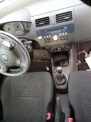 Veicolo di demolizione suzuki swift berlina (mz) gl dell'anno 2005 alimentato z13dt