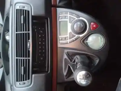 Scrapping Vehicle citroen c8 2.0 16v sx automático of the year 2003 powered rfn