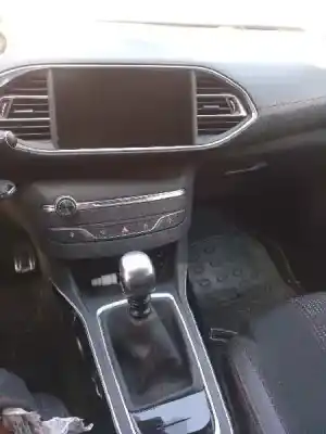 Scrapping Vehicle peugeot 308 gt line of the year 2016 powered ah01