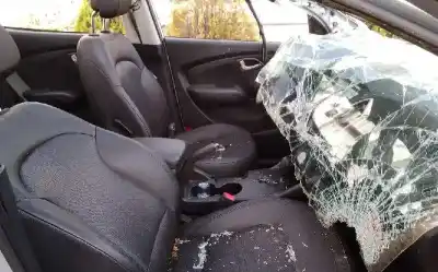Véhicule à la ferraille hyundai ix35 style awd de l'année 2012 alimenté d4ha