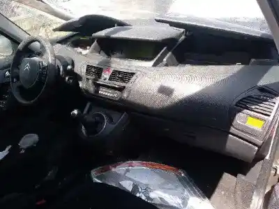 Здавання транспортного засобу citroen c4 picasso 1.8 року 2007 потужний 6fy
