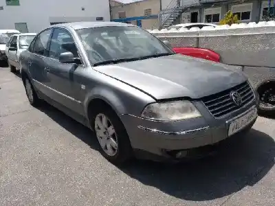 Vehículo de desguace VOLKSWAGEN PASSAT BERLINA (3B3) 2.5 V6 TDI CAT (BDG) del año 2003 con motor BDG