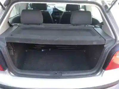 Здавання транспортного засобу volkswagen polo (9n1) 1.2 року 2002 потужний awy
