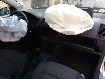 Здавання транспортного засобу volkswagen polo (9n1) 1.2 року 2002 потужний awy