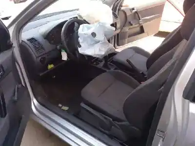 Здавання транспортного засобу volkswagen polo (9n1) 1.2 року 2002 потужний awy
