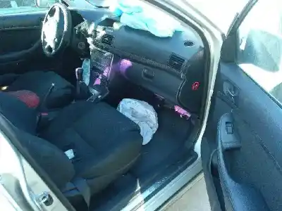 Vehicul casat toyota avensis berlina (t25) 1.8 sol sedán al anului 2004 alimentat 1zzfe
