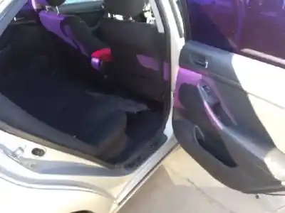Vehicul casat toyota avensis berlina (t25) 1.8 sol sedán al anului 2004 alimentat 1zzfe