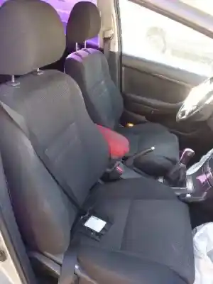 Vehicul casat toyota avensis berlina (t25) 1.8 sol sedán al anului 2004 alimentat 1zzfe