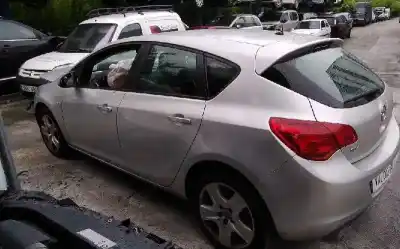 Veículo de Sucata opel astra j lim. cosmo do ano 2010 alimentado a17dtr