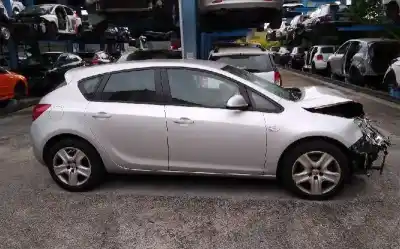 Veículo de Sucata opel astra j lim. cosmo do ano 2010 alimentado a17dtr