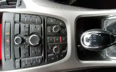 Veículo de Sucata opel astra j lim. cosmo do ano 2010 alimentado a17dtr