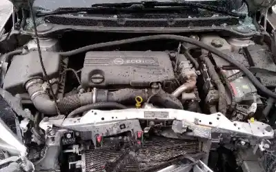 Veículo de Sucata opel astra j lim. cosmo do ano 2010 alimentado a17dtr