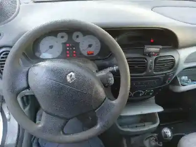 Scrapping Vehicle renault scenic (ja..) 1.9 dci authentique of the year 2002 powered f9q748