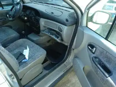 Scrapping Vehicle renault scenic (ja..) 1.9 dci authentique of the year 2002 powered f9q748