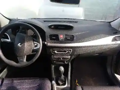 Vehicul casat renault megane ii berlina 5p 1.5 dci diesel al anului 2010 alimentat k9k832