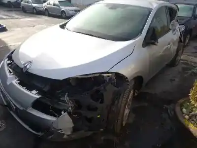Vehicul casat renault megane ii berlina 5p 1.5 dci diesel al anului 2010 alimentat k9k832