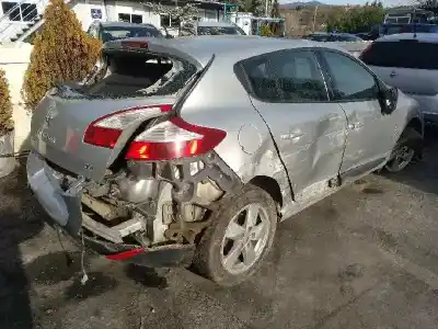 Vehicul casat renault megane ii berlina 5p 1.5 dci diesel al anului 2010 alimentat k9k832