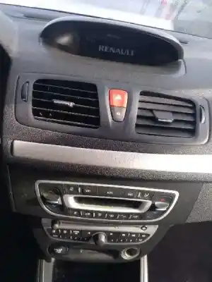 Vehicul casat renault megane ii berlina 5p 1.5 dci diesel al anului 2010 alimentat k9k832