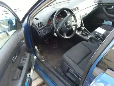 Veicolo di demolizione audi a4 berlina (8e) 2.5 v6 24v tdi dell'anno 2001 alimentato ake