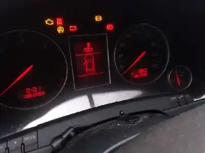 Veículo de Sucata audi a4 berlina (8e) 1.9 tdi (96kw) do ano 2004 alimentado avf