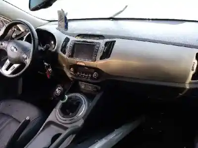 Veicolo di demolizione kia                                                sportage iv (ql, qle)                                                                                                                                                                                                                                      1.7 crdi                                                                                                                                                                                                                                                   dell'anno 2016 alimentato d4fd