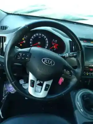 Veicolo di demolizione kia                                                sportage iv (ql, qle)                                                                                                                                                                                                                                      1.7 crdi                                                                                                                                                                                                                                                   dell'anno 2016 alimentato d4fd