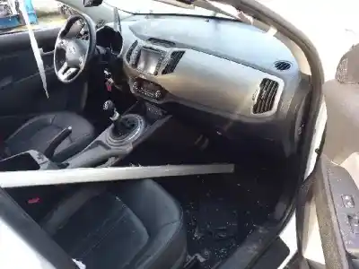 Veicolo di demolizione kia                                                sportage iv (ql, qle)                                                                                                                                                                                                                                      1.7 crdi                                                                                                                                                                                                                                                   dell'anno 2016 alimentato d4fd