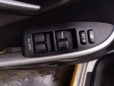 Vehicul casat toyota prius (nhw30) 1.8 16v cat al anului 2011 alimentat 2zrfxe