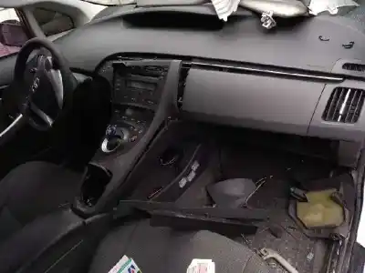 Vehicul casat toyota prius (nhw30) 1.8 16v cat al anului 2011 alimentat 2zrfxe