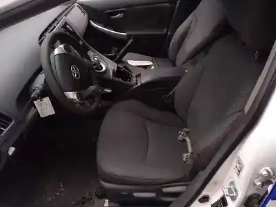 Vehicul casat toyota prius (nhw30) 1.8 16v cat al anului 2011 alimentat 2zrfxe
