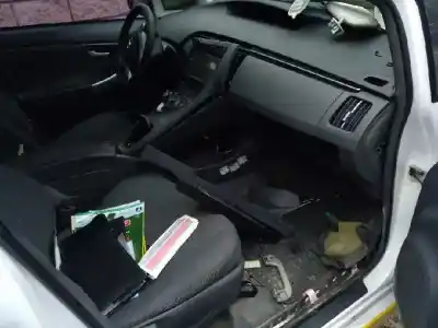Vehicul casat toyota prius (nhw30) 1.8 16v cat al anului 2011 alimentat 2zrfxe