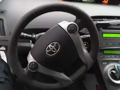 Vehicul casat toyota prius (nhw30) 1.8 16v cat al anului 2011 alimentat 2zrfxe