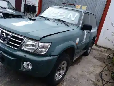 Véhicule à la ferraille nissan patrol gr (y61) * de l'année 2004 alimenté zd30ddti