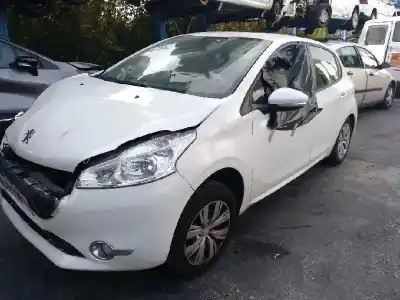 Veículo de Sucata peugeot 208 active do ano 2013 alimentado hm01