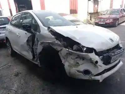 Veículo de Sucata peugeot 208 active do ano 2013 alimentado hm01
