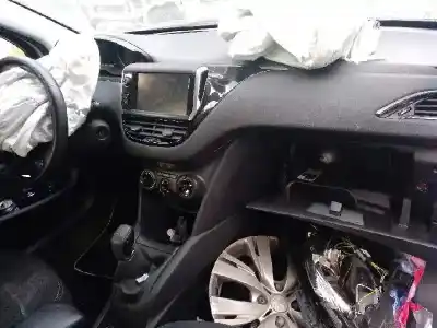 Veículo de Sucata peugeot 208 active do ano 2013 alimentado hm01