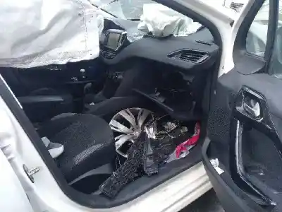Veículo de Sucata peugeot 208 active do ano 2013 alimentado hm01