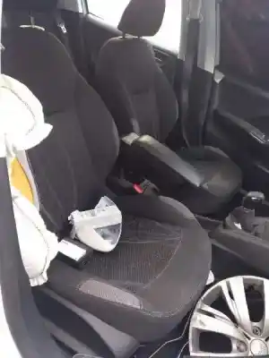 Veículo de Sucata peugeot 208 active do ano 2013 alimentado hm01
