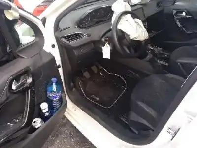 Veículo de Sucata peugeot 208 active do ano 2013 alimentado hm01