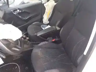 Veículo de Sucata peugeot 208 active do ano 2013 alimentado hm01