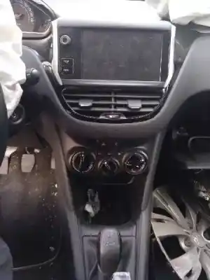 Veículo de Sucata peugeot 208 active do ano 2013 alimentado hm01