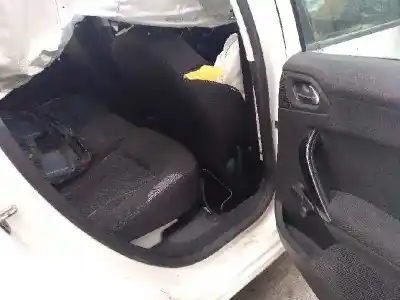 Veículo de Sucata peugeot 208 active do ano 2013 alimentado hm01