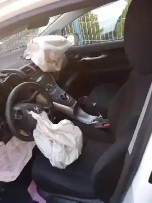 Veículo de Sucata toyota auris hybrid active do ano 2011 alimentado 2zrfxe