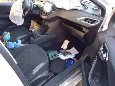Veículo de Sucata peugeot 208 style do ano 2016 alimentado bh02