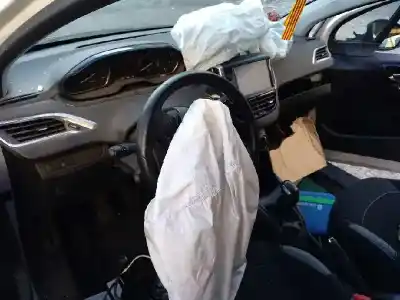 Veículo de Sucata peugeot 208 style do ano 2016 alimentado bh02