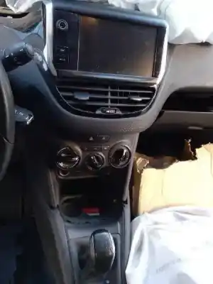 Veículo de Sucata peugeot 208 style do ano 2016 alimentado bh02