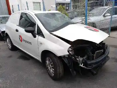 Veicolo di demolizione FIAT GRANDE PUNTO (199) 1.3 16V JTD CAT dell'anno 2012 alimentato 199A2000
